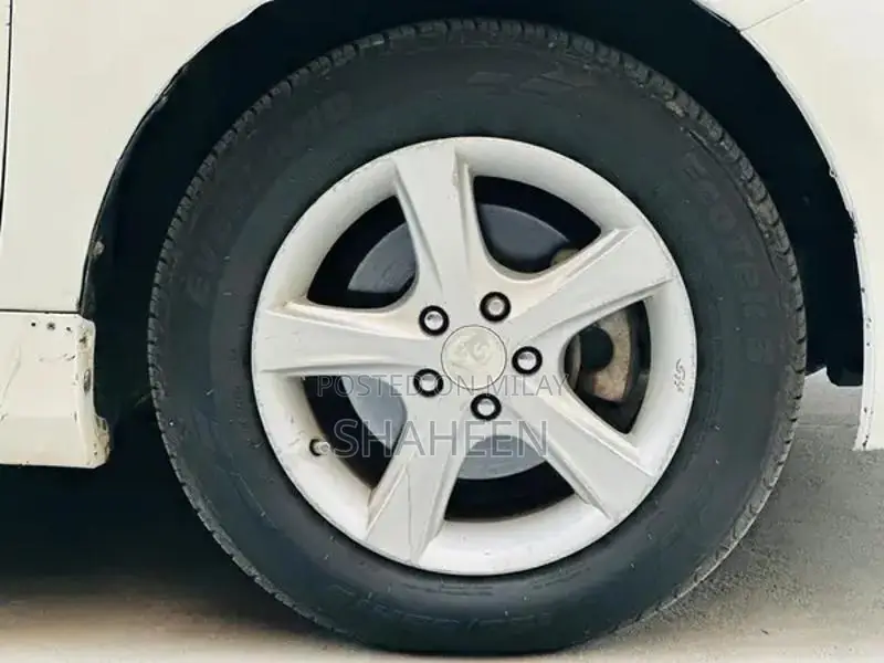 Toyota Corolla XLi 2013 VVTI Sedan Low Mileage Clean Condition