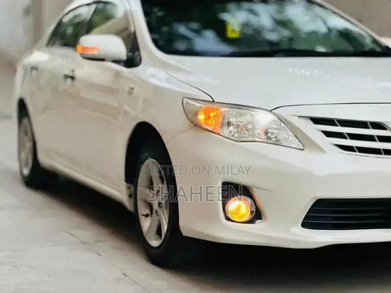 Toyota Corolla XLi 2013 VVTI Sedan Low Mileage Clean Condition