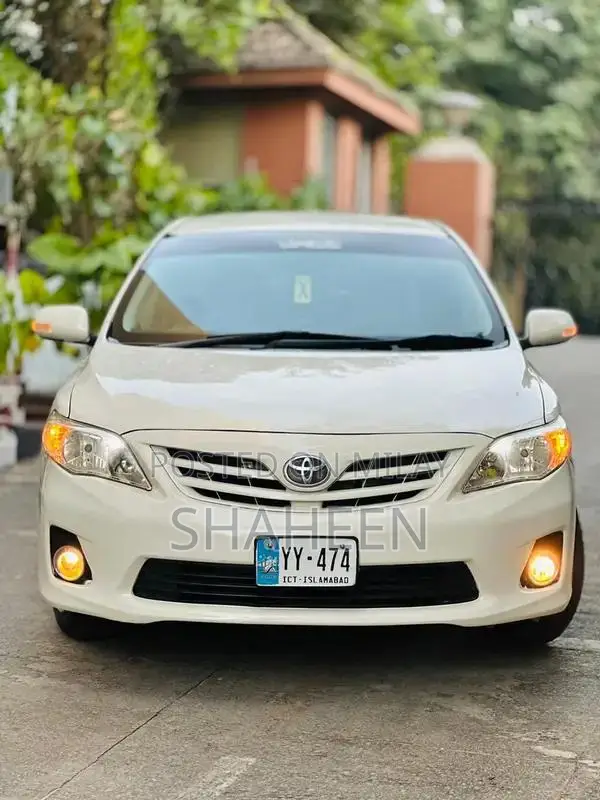 Toyota Corolla XLi 2013 VVTI Sedan Low Mileage Clean Condition