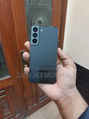 Samsung Galaxy S22 5G Smartphone with High-Performance Features