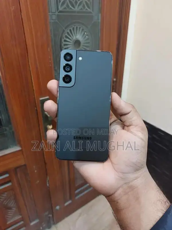 Samsung Galaxy S22 5G Smartphone with High-Performance Features