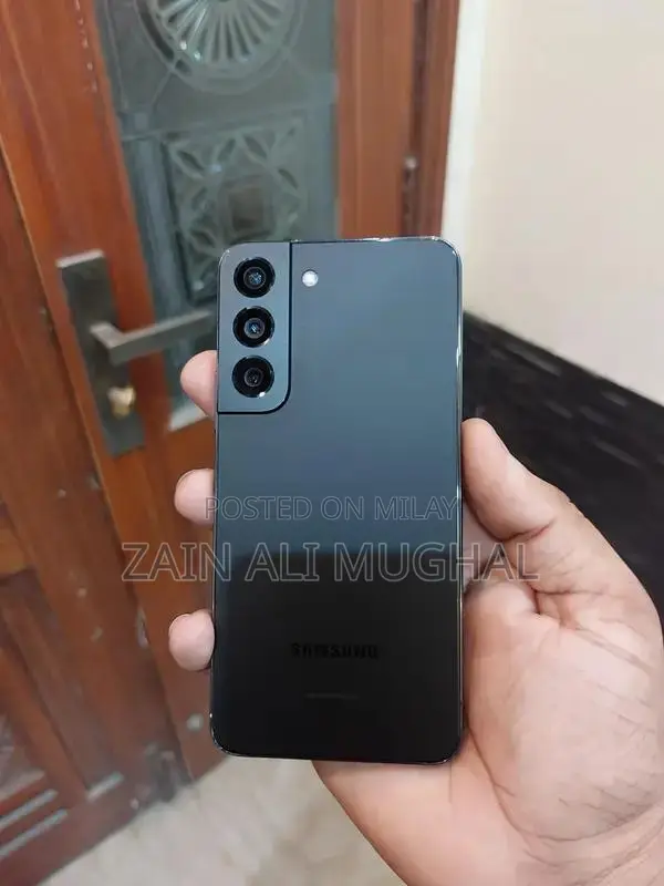 Samsung Galaxy S22 5G Smartphone with High-Performance Features