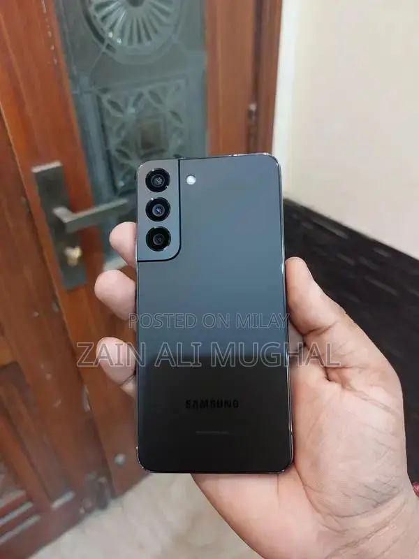 Samsung Galaxy S22 5G Smartphone with High-Performance Features