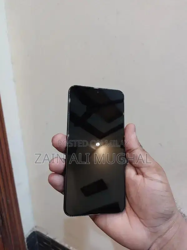 Samsung Galaxy S22 5G Smartphone with High-Performance Features