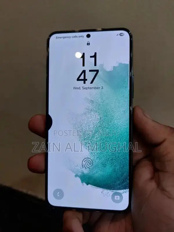 Samsung Galaxy S22 5G Smartphone with High-Performance Features