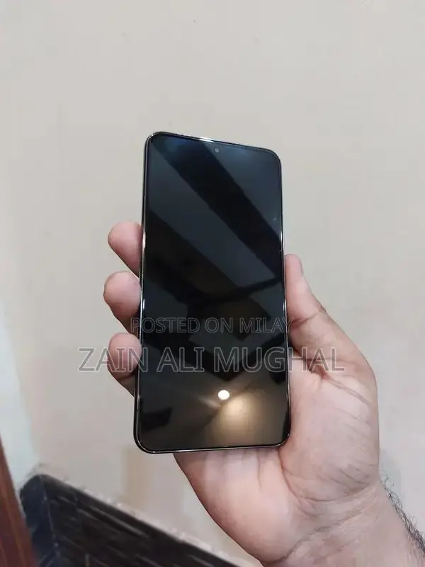 Samsung Galaxy S22 5G Smartphone with High-Performance Features