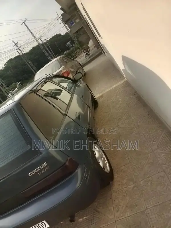 Suzuki Cultus VXR EFi Compact Sedan