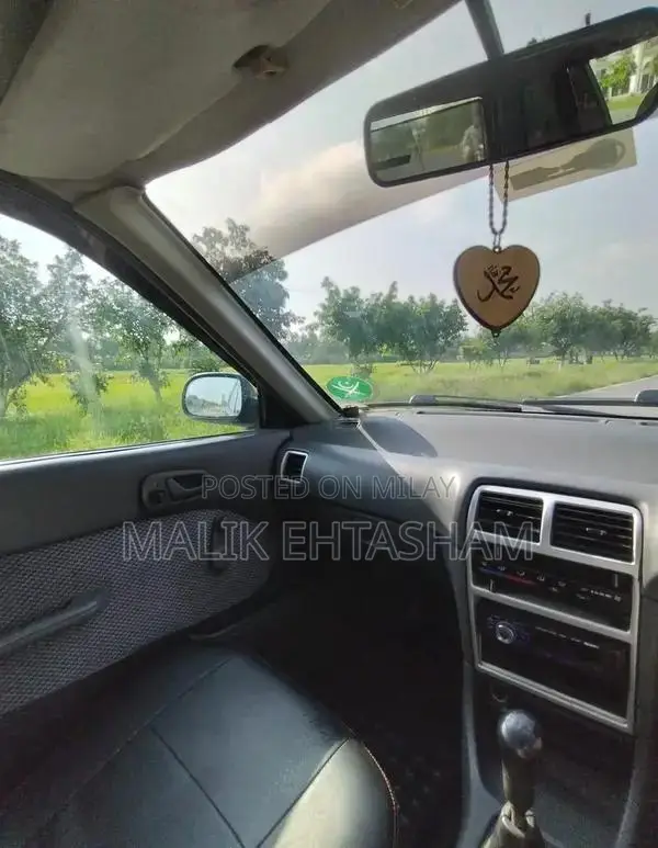 Suzuki Cultus VXR EFi Compact Sedan