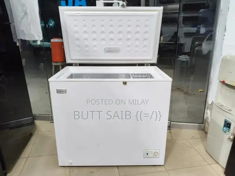 Small Single Door Freezer - Compact Refrigeration Solution