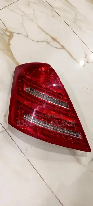 Photo - Genuine Mercedes-Benz S-Class Rear Tail Light Assembly 2006 Model Repl