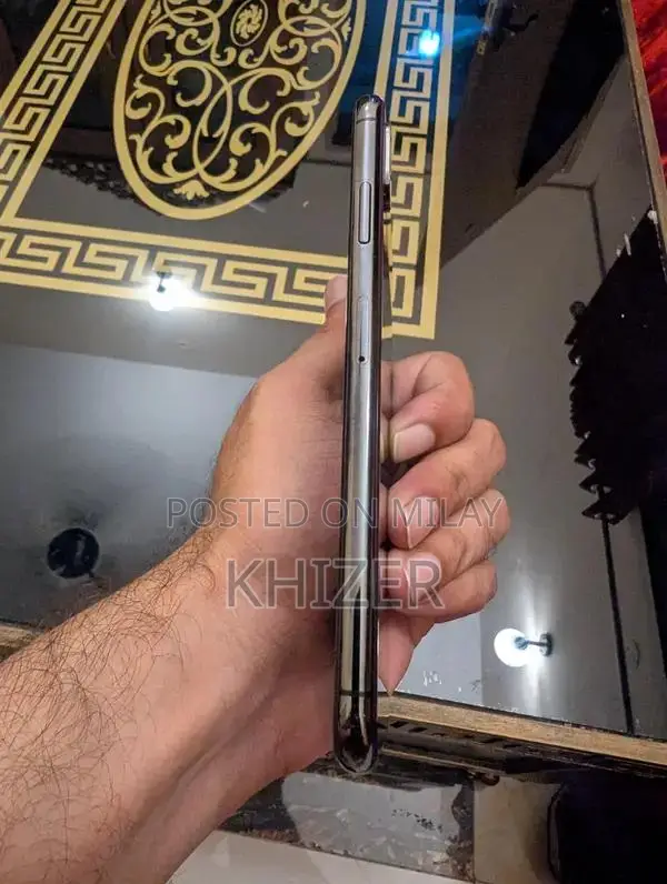 iPhone XS Max 256GB Smartphone with High Battery Health