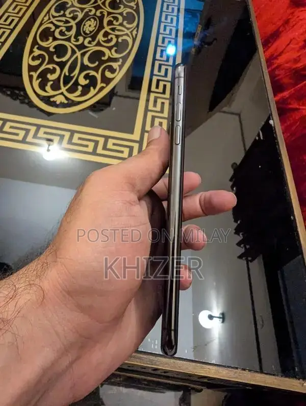 iPhone XS Max 256GB Smartphone with High Battery Health