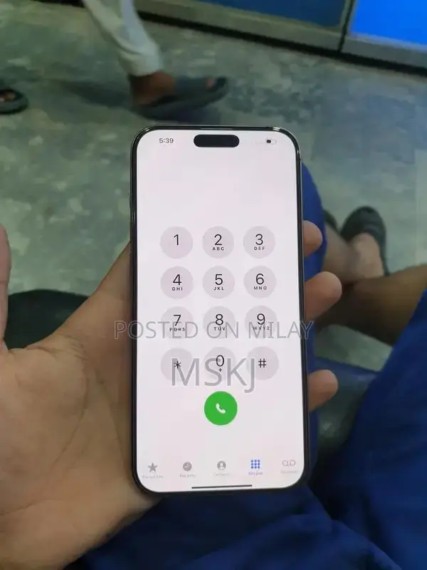 High-End Smartphone Desert Titanium 512GB Dual SIM