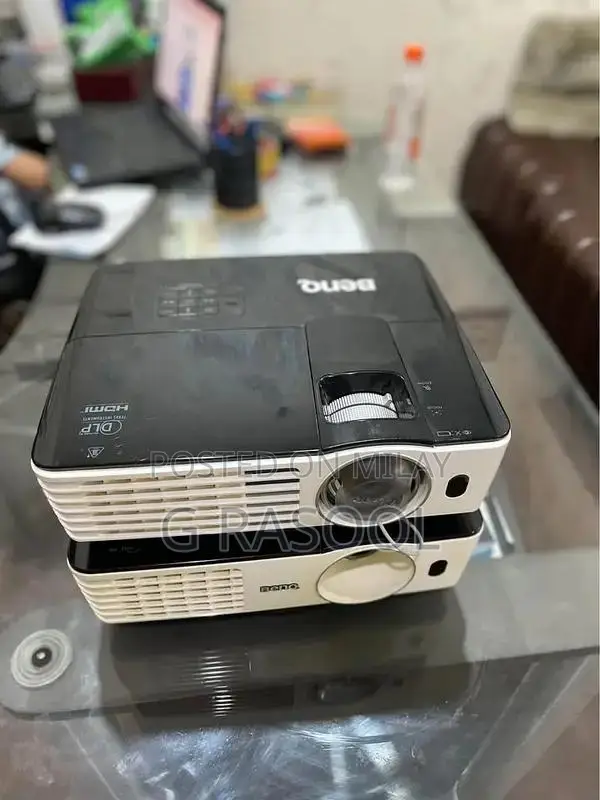 High-Performance Classroom Multimedia Projector for Enhanced Learning