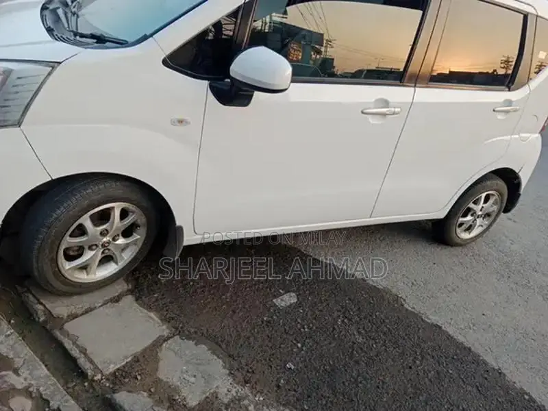 Daihatsu Move Compact Hatchback 2017-2020 Model