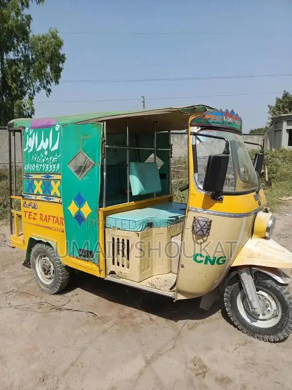 CNG Rickshaw - Efficient Urban Transportation Vehicle