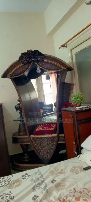 Elegant Illuminated Dressing Table with Integrated Lighting