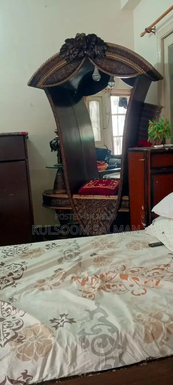 Elegant Illuminated Dressing Table with Integrated Lighting