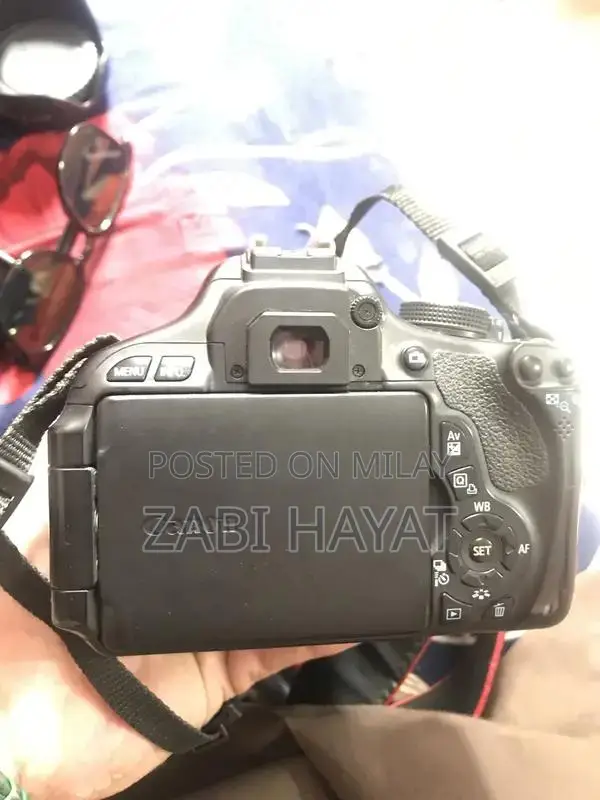 Canon DSLR 600D Camera with 75-300mm Telephoto Lens