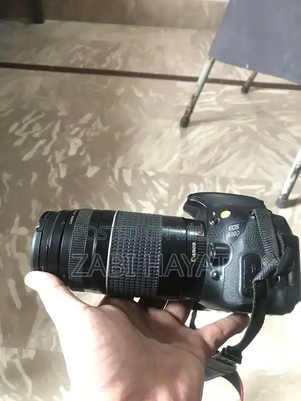 Canon DSLR 600D Camera with 75-300mm Telephoto Lens