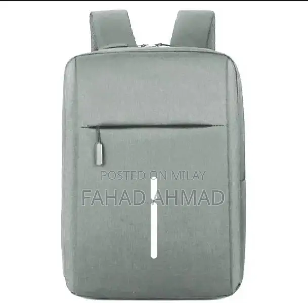 Versatile Black Laptop Bag - 15" Polyester Carrying Solution