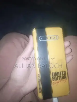 High-Performance Smartphone with Dual Camera and Speakers