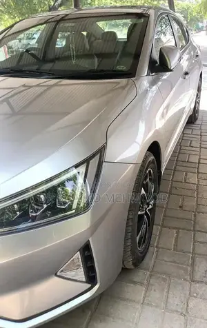 2021 Hyundai Elantra Sedan - Silver Metallic Exterior