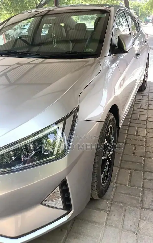 2021 Hyundai Elantra Sedan - Silver Metallic Exterior