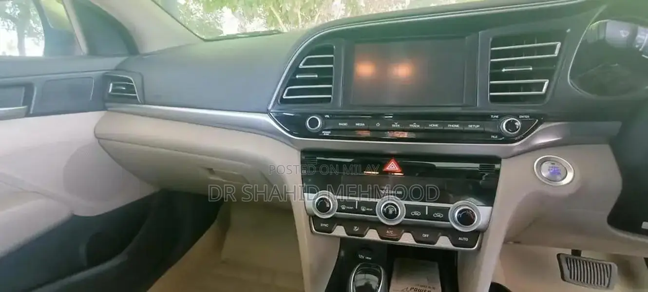 2021 Hyundai Elantra Sedan - Silver Metallic Exterior