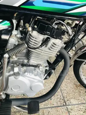 High-Performance Motorcycle with Smooth Engine Frame