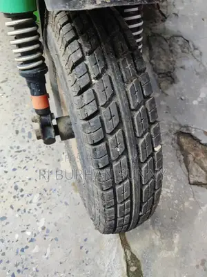 CNG Three-Wheeler Rickshaw with Clean Documentation