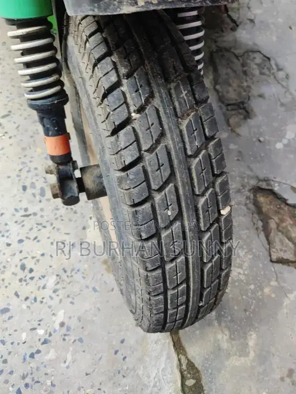 CNG Three-Wheeler Rickshaw with Clean Documentation