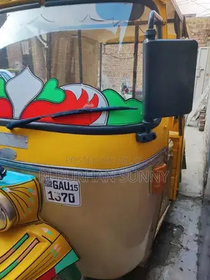 CNG Three-Wheeler Rickshaw with Clean Documentation