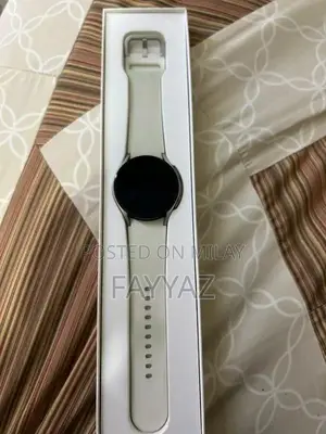 Samsung Galaxy Watch 4 Smart Fitness Smartwatch with Silver Case