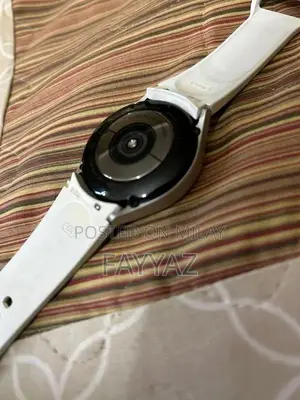 Samsung Galaxy Watch 4 Smart Fitness Smartwatch with Silver Case