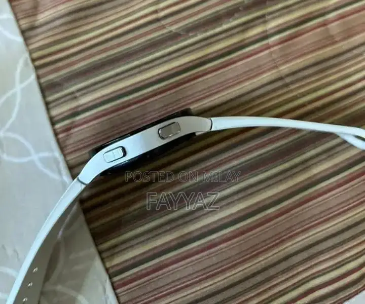 Samsung Galaxy Watch 4 Smart Fitness Smartwatch with Silver Case