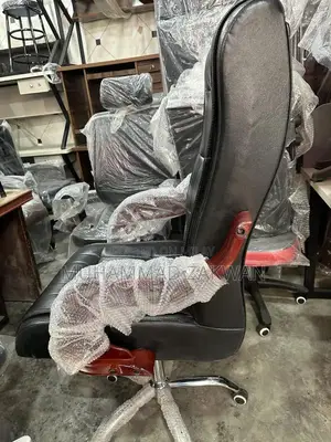 Premium Executive Office Chair in Black and Brown