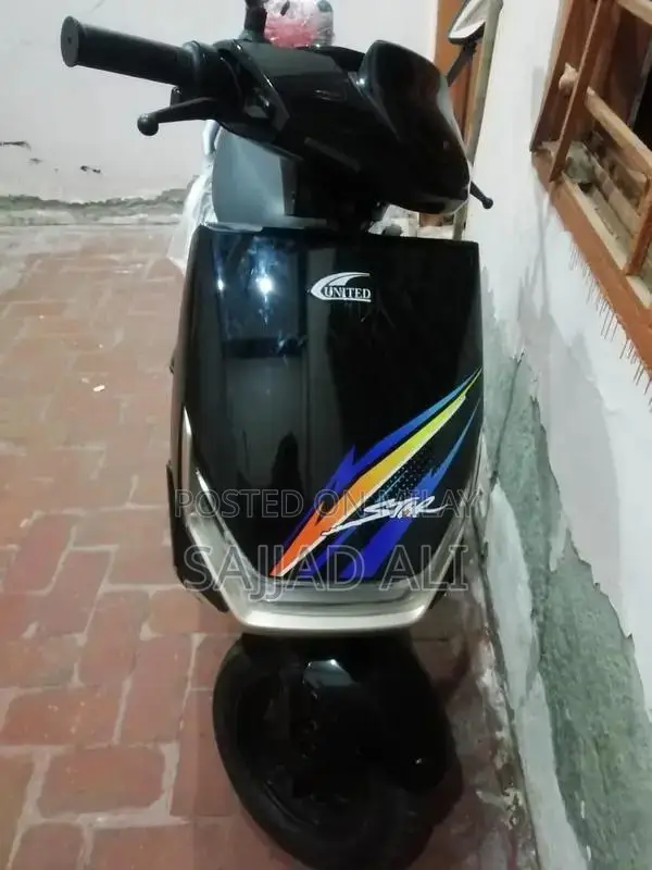 United Electric Smart Urban E-Scooter - High-Performance Eco-Friendly