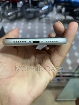 iPhone XR 64GB Smartphone with Face ID and True Tone