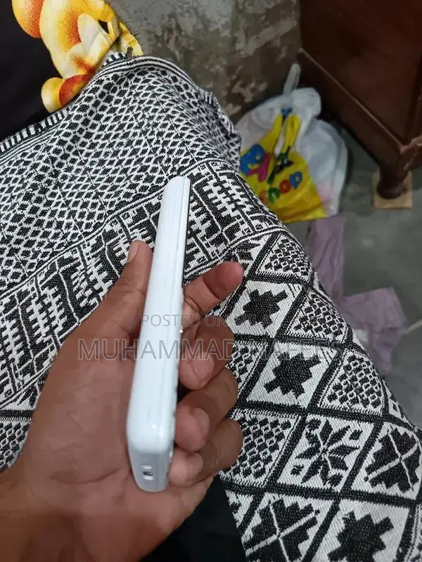 Faywa Pro1 4G Touch and Type Smartphone