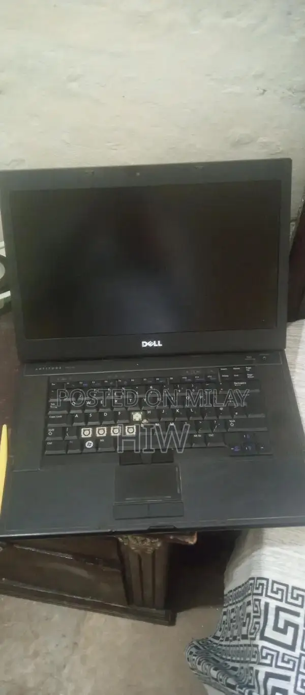Dell E6510 Business Laptop with Plug-in and Keyboard Issues