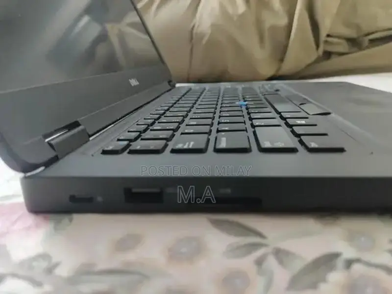 Dell 5490 14-inch Laptop - 8th Gen i5, SSD, Backlit Keyboard