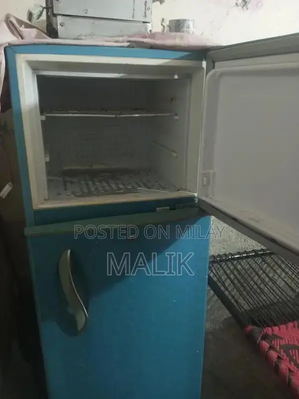 Small Compact Refrigerator in Good Condition