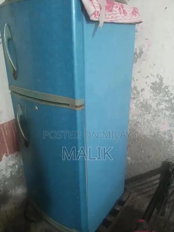 Small Compact Refrigerator in Good Condition