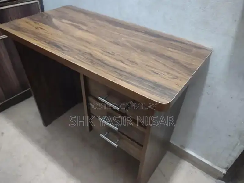 Good Condition Office Table - Like New Professional Desk