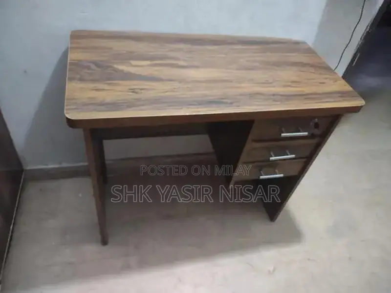 Good Condition Office Table - Like New Professional Desk