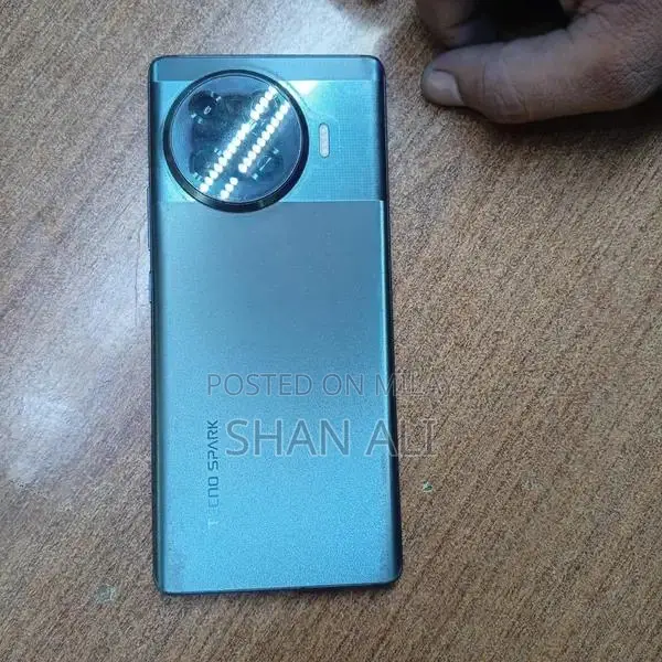 Pro-Level Smartphone with Advanced Charging Features