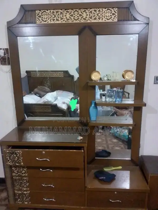 Classic Wooden Dressing Table with Mirror