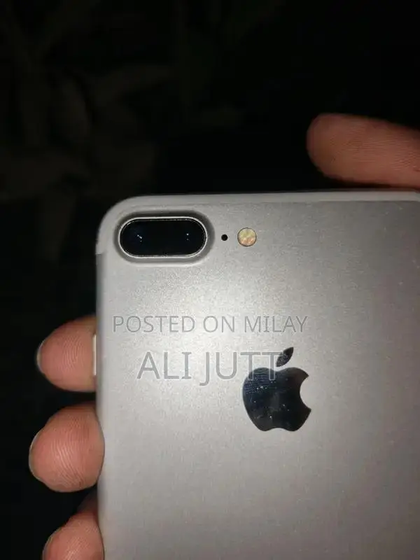 Apple iPhone 7 Plus 128GB Smartphone with Partial Functionality