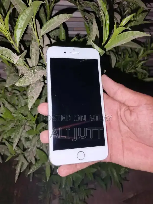 Apple iPhone 7 Plus 128GB Smartphone with Partial Functionality